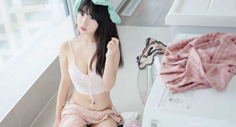 探索绅士游戏的极致魅力——熊猫TV主播猫九酱的巨乳COS合集【2.5G】